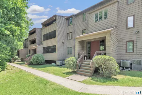 166 Towne House Rd #166, Hamden, CT 06514