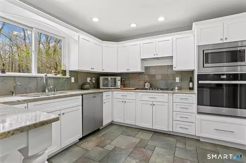 Kitchen - 86 Seventy Acre Rd, Redding, CT 06896 photo 2 of 4