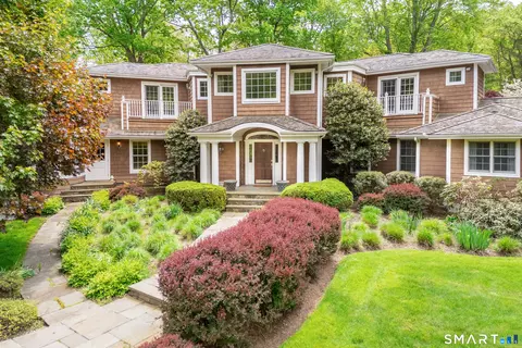 41 Lake Wind Rd, New Canaan, CT 06840