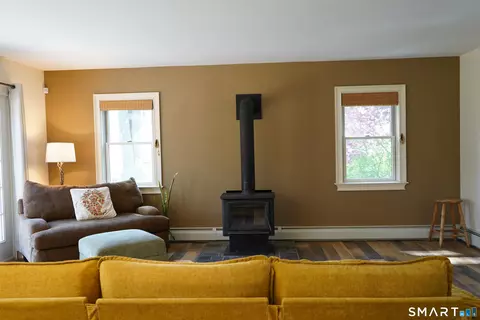 Living - 437 Providence Tpke, Hampton, CT 06247 photo 1 of 4