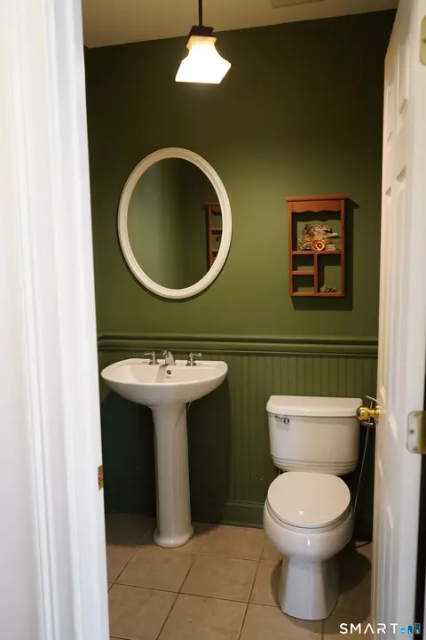 Bath - 437 Providence Tpke, Hampton, CT 06247 photo 1 of 6