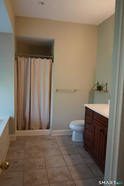 Bath - 437 Providence Tpke, Hampton, CT 06247 photo 2 of 6