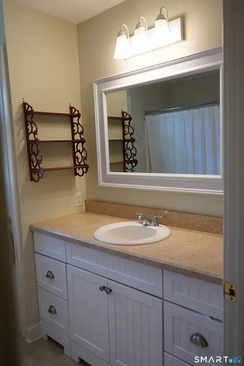 Bath - 437 Providence Tpke, Hampton, CT 06247 photo 5 of 6