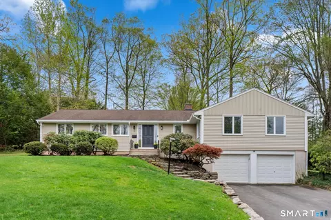 11 Ranger Ln, West Hartford, CT 06117