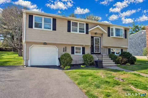 13 Twin Circle Rd, West Haven, CT 06516
