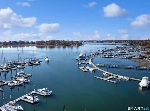 4 Marina Vlg, Branford, CT 06405