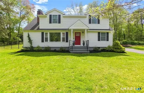 8 Ferndale Dr, Easton, CT 06612