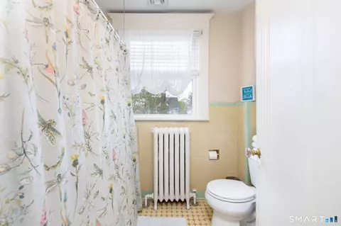 Bath - 75 Harmon St, Hamden, CT 06517 photo 2 of 5