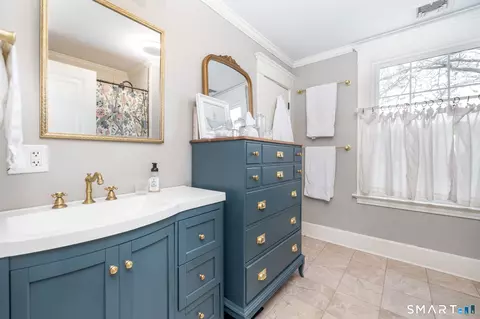 Bath - 75 Harmon St, Hamden, CT 06517 photo 4 of 5