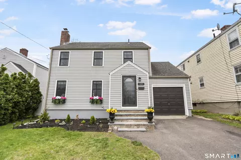 381 Quaker Ln S, West Hartford, CT 06119