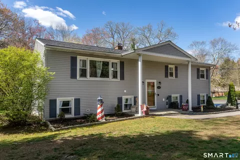283 Whittemore Rd, Middlebury, CT 06762