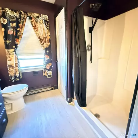 Bath - 177 Slater Hill Rd, Killingly, CT 06241 photo 4 of 5