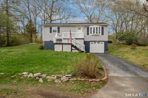 12 Lake St, Ledyard, CT 06339