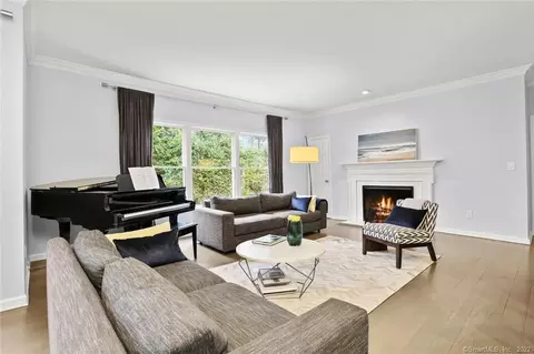 13 Old Stamford Rd #13, New Canaan, CT 06840