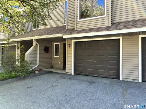 3 Westside Dr #17, North Grosvenor Dale, CT 06255