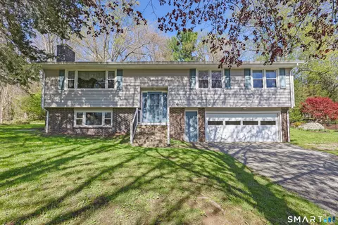 10 Fieldstone Ln, New Milford, CT 06776