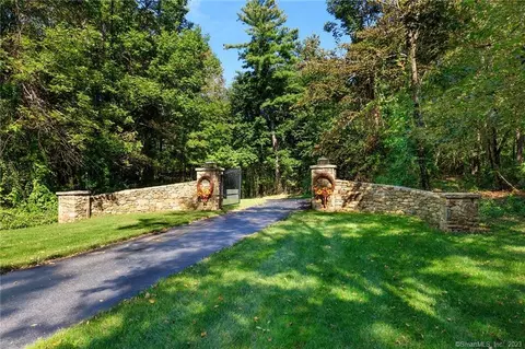 612 Cook Hill Rd, Killingly, CT 06239 photo 2