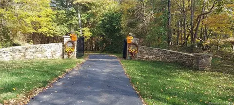 612 Cook Hill Rd, Killingly, CT 06239