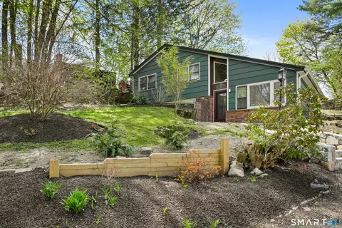 25 Oxford St, Bethel, CT 06801