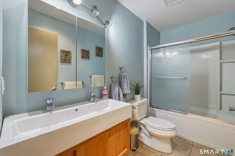 Bath - 239 Wright Rd, Canton, CT 06019 photo 4 of 5