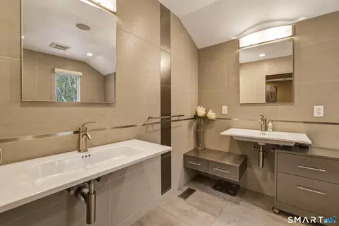 Bath - 239 Wright Rd, Canton, CT 06019 photo 3 of 5