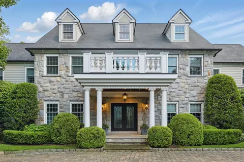 34 Carrington Dr, Greenwich, CT 06831