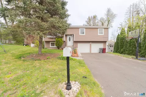 23 W Hill Ter, Naugatuck, CT 06770