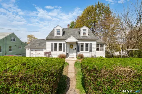 15 Nixon Ave, Naugatuck, CT 06770