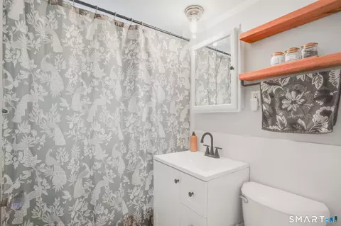 Bath - 130 Ramapoo Rd, Ridgefield, CT 06877 photo 2 of 3