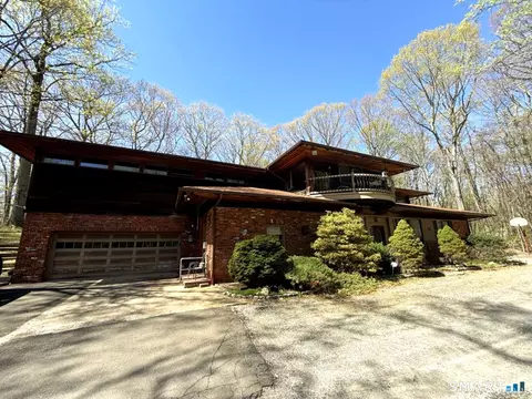 345 Rimmon Rd, Woodbridge, CT 06525