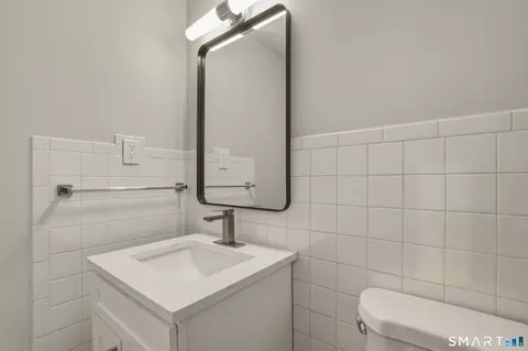 Bath - 19-21 Mill St, Wethersfield, CT 06109 photo 1 of 5