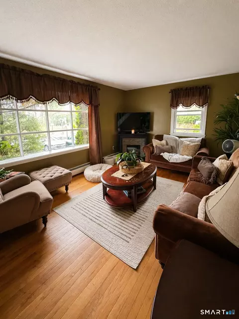 Living - 19-21 Mill St, Wethersfield, CT 06109 photo 5 of 6