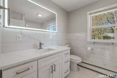Bath - 19-21 Mill St, Wethersfield, CT 06109 photo 2 of 5