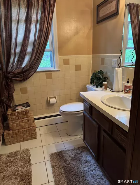 Bath - 19-21 Mill St, Wethersfield, CT 06109 photo 4 of 5