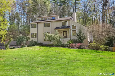 286 Strobel Rd, Trumbull, CT 06611