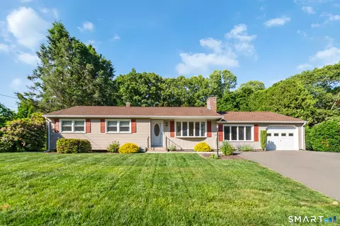 12 Meadow Ln, Prospect, CT 06712