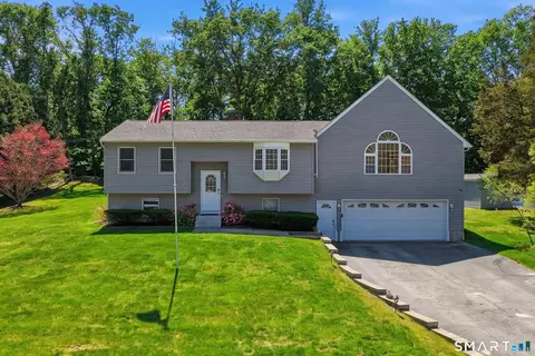 59 Oakwood Blvd, Plainfield, CT 06374