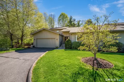 5 Boxwood Cir, Avon, CT 06001
