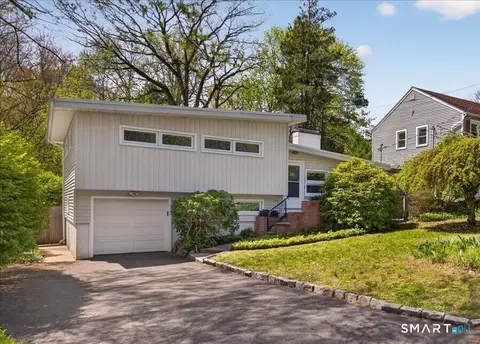 122 Corbin Rd, Hamden, CT 06517