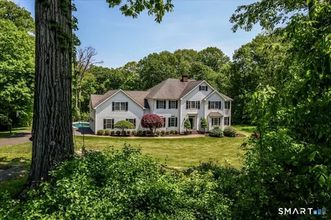 8 Rock Ridge Ct, New Fairfield, CT 06812