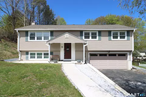 16 Chestnut Dr, Derby, CT 06418