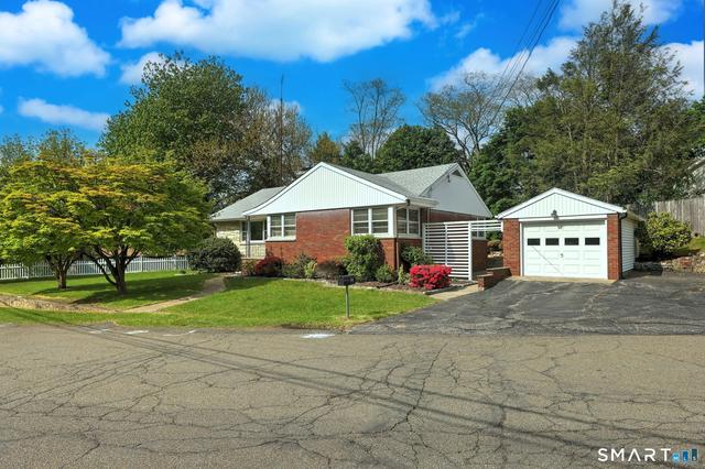 110 Beauvue Ter, Bridgeport, CT 06606