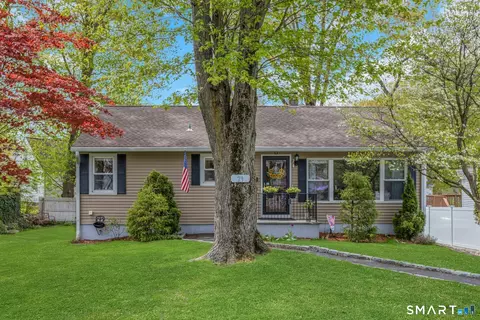 29 Chatham Dr, Norwalk, CT 06854