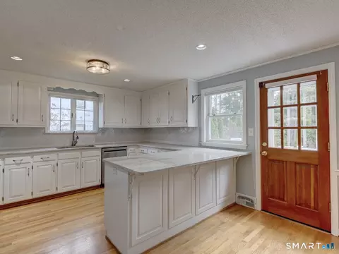 Kitchen - 62 Butternut Cir, Wethersfield, CT 06109 photo 2 of 4