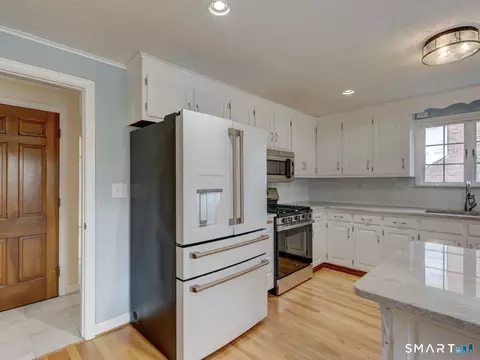 Kitchen - 62 Butternut Cir, Wethersfield, CT 06109 photo 3 of 4