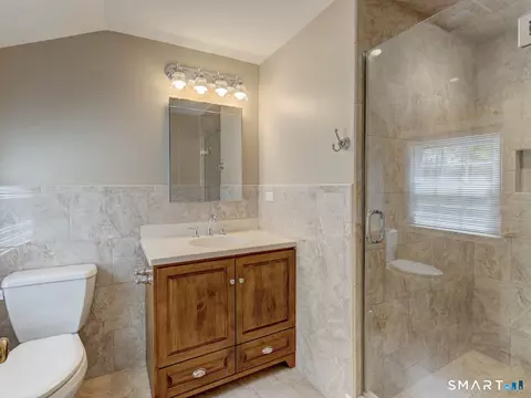 Bath - 62 Butternut Cir, Wethersfield, CT 06109 photo 2 of 3