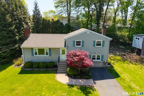 44 Palmer Woods Cir, Branford, CT 06405