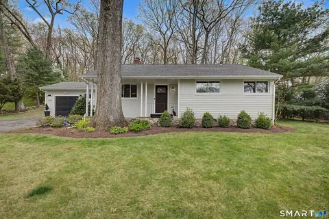 30 Archer Ln, Stamford, CT 06905