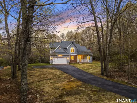 4 Greystone Dr, Uncasville, CT 06382