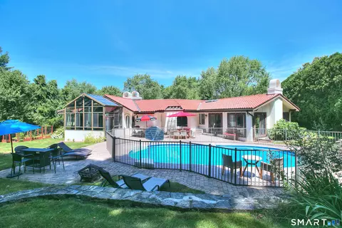 20 Scenic Hill Ln, Monroe, CT 06468